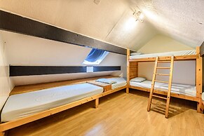 Old School House Sleeps 26, Pets