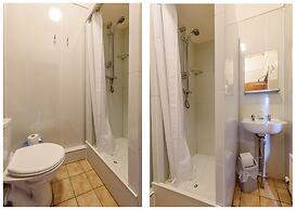 Old School House Sleeps 26, Pets