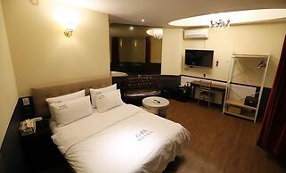 648 Hotel