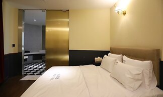 648 Hotel