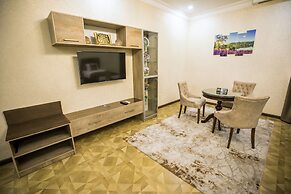 Leader Hotel