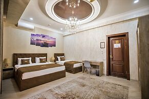 Leader Hotel