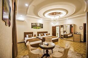 Leader Hotel