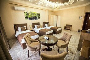 Leader Hotel