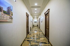 Leader Hotel