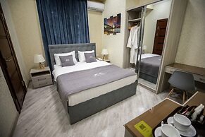 Leader Hotel
