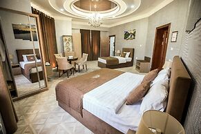 Leader Hotel
