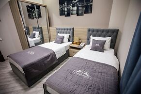 Leader Hotel