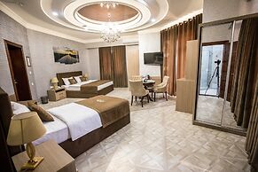 Leader Hotel