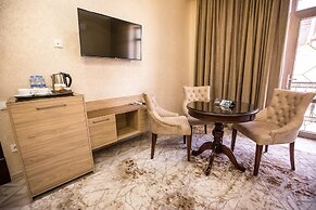 Leader Hotel