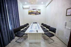 Leader Hotel