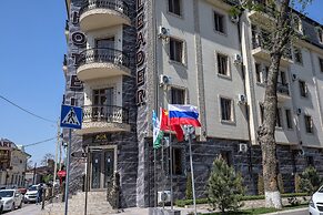 Leader Hotel