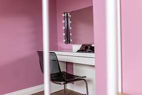 Hollywood Suite Sasco Apartments