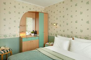 Zarechnaya Hotel