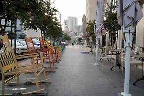 Apartique Hotel
