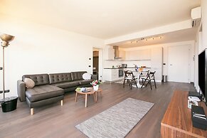 Penthouse-LakeView-AC-PrivateGarden