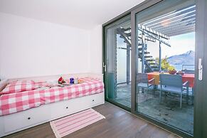 Penthouse-LakeView-AC-PrivateGarden