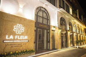 La Fleur Premium Central Apartment