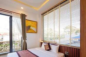 La Fleur Premium Central Apartment
