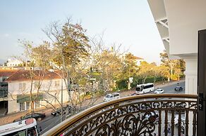 La Fleur Premium Central Apartment