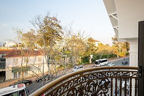 La Fleur Premium Central Apartment