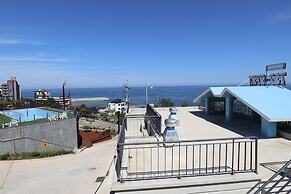 Blue Road Town Pension-Crystal