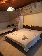 Angela - Zoi Rooms