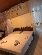 Angela - Zoi Rooms