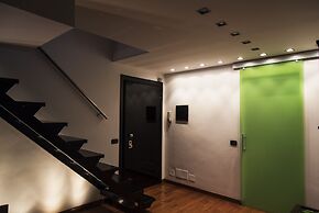 Bright Terrace Apartment in University District