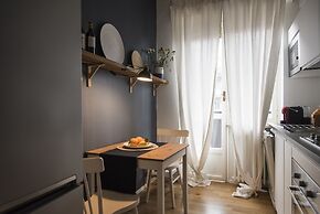 Sweet Flat near Metro Stop