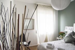 Sweet Flat near Metro Stop