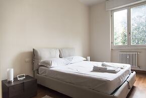 2 Bedrooms Flat with Parking near Metro Stop