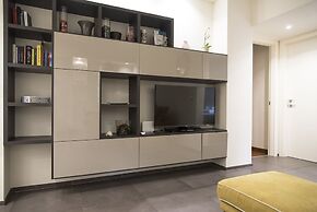 2 Bedrooms Flat with Parking near Metro Stop