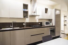 2 Bedrooms Flat with Parking near Metro Stop