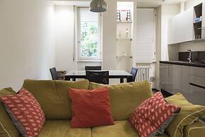 2 Bedrooms Flat with Parking near Metro Stop