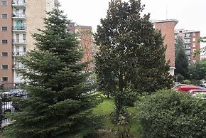 2 Bedrooms Flat with Parking near Metro Stop