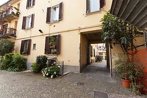 Typical Apartment on River Naviglio / Darsena