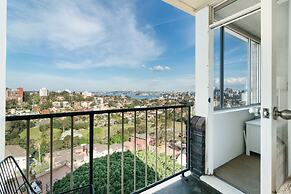 Bright And Sunny Studio Apartment