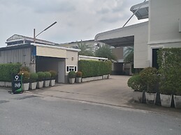 The 9 Resort