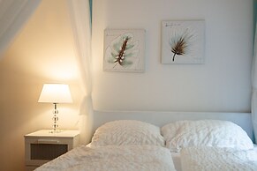Timeless 2BR Near Downtown