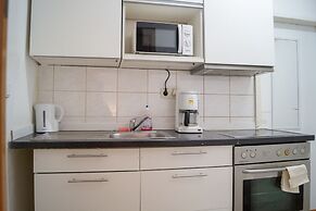 Timeless 2BR Near Downtown