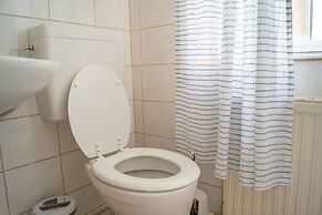 Timeless 2BR Near Downtown