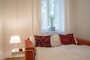 Timeless 2BR Near Downtown