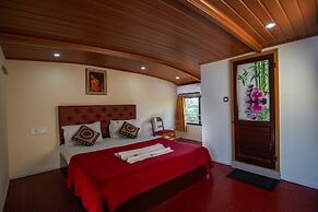 Coco HouseBoat