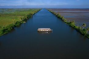 Coco HouseBoat