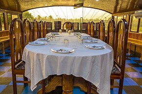 Coco HouseBoat