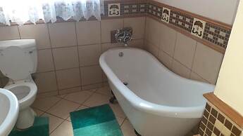 Spacious Double Room in Lovely Guesthouse
