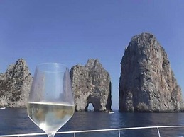 Akhir Cruise Charter
