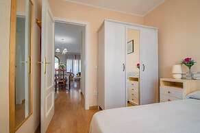 Nice Home see French Title