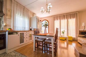 Nice Home see French Title